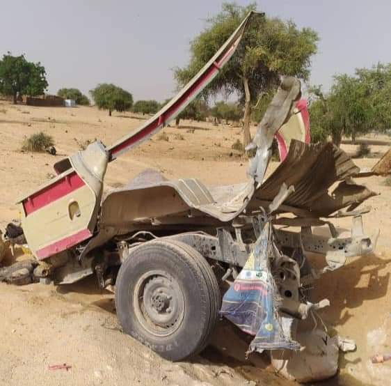 first_niger's tweet photo. 🔴🇳🇪#Niger #Diffa
Ce jeudi 13 avril 2023 aux environs de 15h, un véhicule de la #Garde #nationale du Niger a heurté un engin explosif improvisé aux environs de Djalori, commune #Gueskerou (Région de #Diffa).
Bilan provisoire : 3 soldats tués et 4 blessés. https://t.co/QLIIkyiPmb