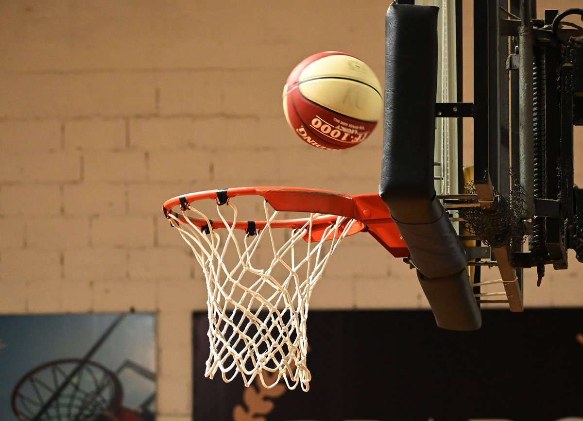 LUD_Oficial's tweet photo. ¡ᴘɪᴄᴀ ʟᴀ ɴᴀʀᴀɴᴊᴀ! 🏀✌🏼

Este fin de semana se pone en marcha el torneo de #básquetbol y en nuestra web ya podés ver todos los detalles del campeonato ⛹🏻‍♂️

Más info acá 👉🏻 https://t.co/S54yeGvh4n

¡Éxitos para todos! 

📸: @caropasseggi 

#SomosLaLiga https://t.co/9sms3rf1SQ