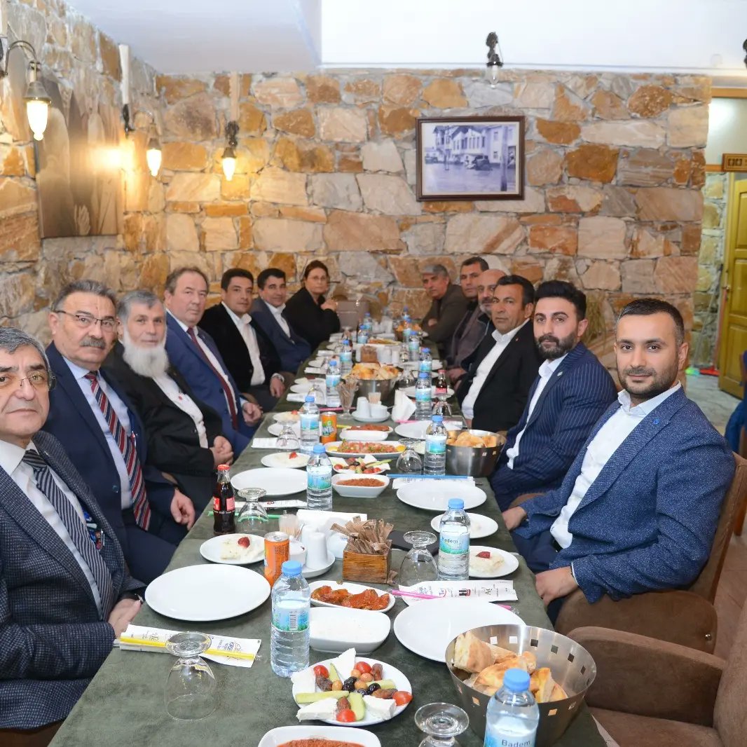 Cumhurbaşkanlığı seçim koordinasyon merkezi kurulması planlaması ve seçim merkezin açılması ile ilgili toplantımızı yapıp ortak bildirgemiz üzerinde anlaştık. Hayirlara vesile olmasını dileriz.