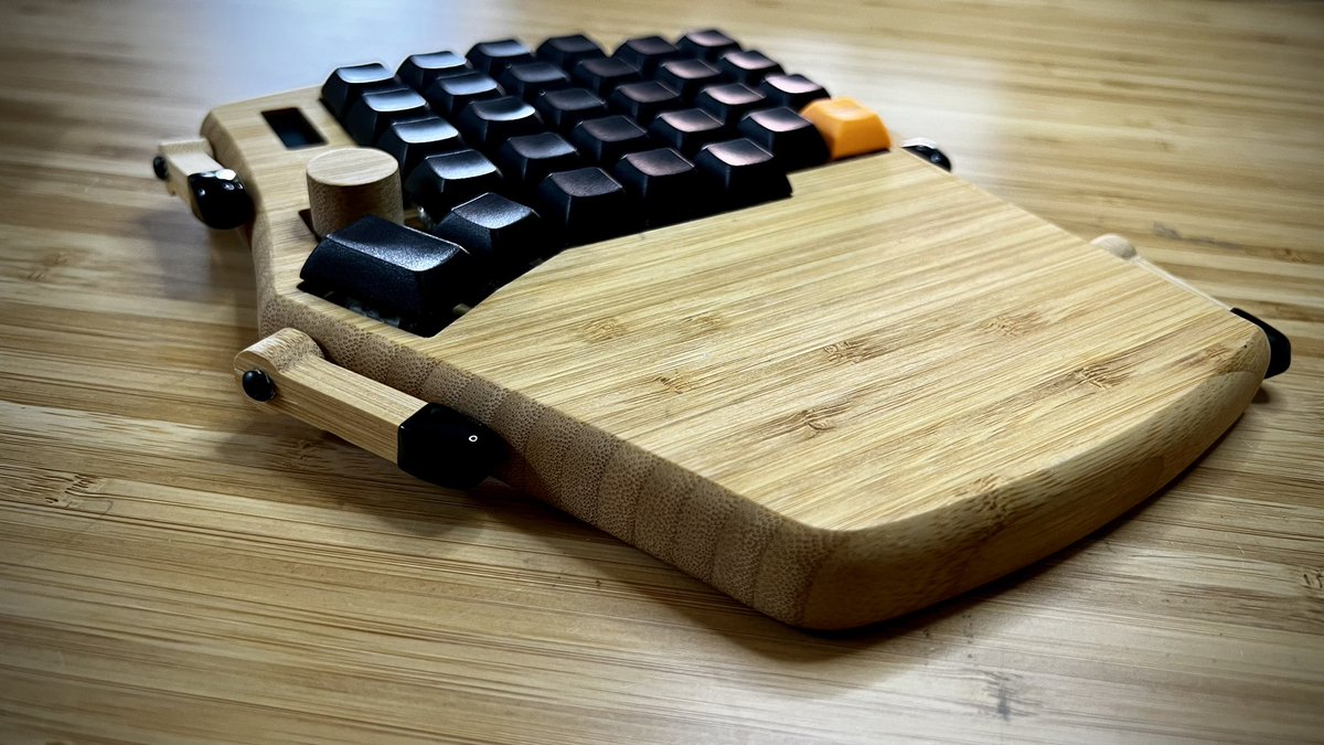 FalbaTech's tweet photo. I present #first #sofle #fullhand with
#bamboo #case and bamboo #knob by #FalbaTech
See on my bio @
#keeb #KEEB_PD #keeb_pd_r102 #crypto
#mechanicalkeyboards
#cherrymx #Ecologie #Amazing #games
#ec #europe #poland #europe
#cherrymx #Polska
#keycaps
#diy #coding #coder #hot https://t.co/psoOX0tIKn