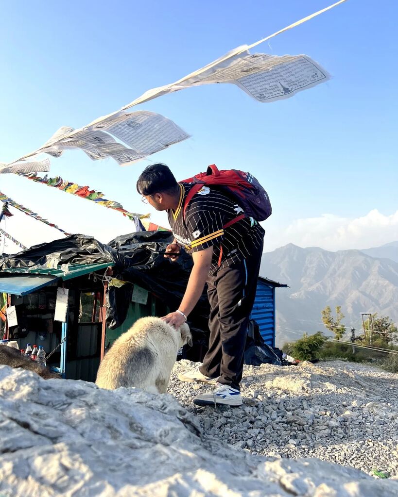 Can't resist fluffy and extremely pettable pahadi dogs. 
.
.
.
 #dogsandpals #dogstyle #amoanatureza #mountains #doginstagram #natureaquarium #natureshot #nature_wizards #travelphoto #euamoanatureza #fotonatureza #tatramountains #nature_sultans #brasilnature #landscape_lover…