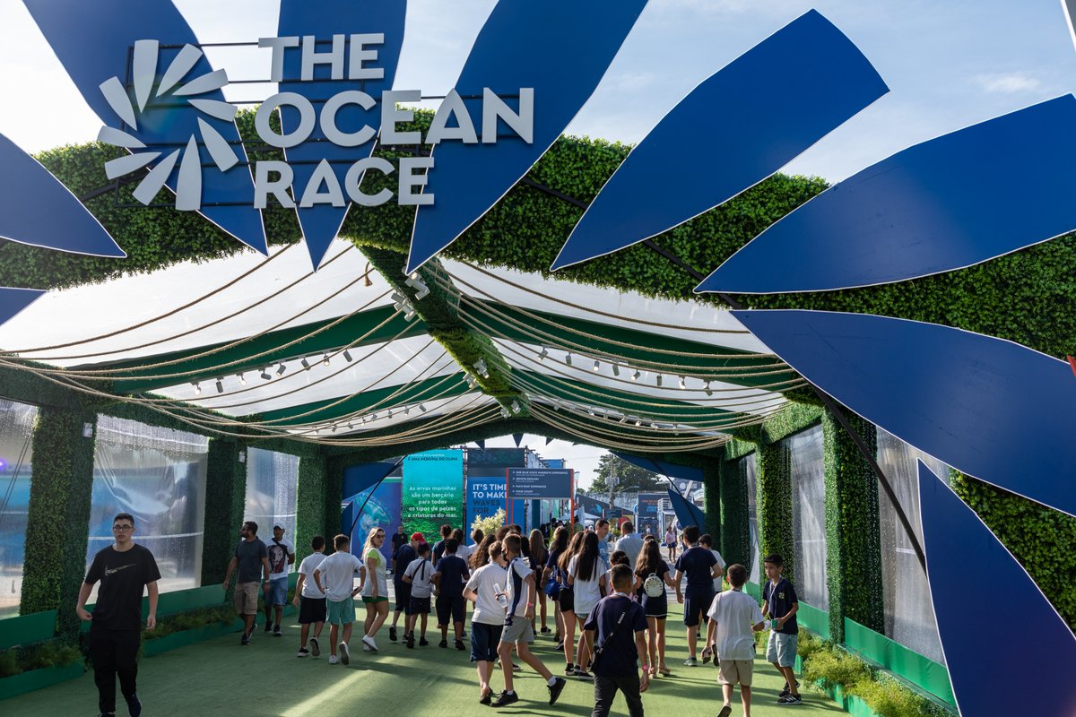theoceanrace's tweet image. The school visits continue in the #OceanLivePark in Itajaí with hundreds of children and teenagers coming to visit the village, see the boats and get a taste of our #LearningProgramme.
Find out more here 👉 bit.ly/3GIO4hc 

#TheOceanRace