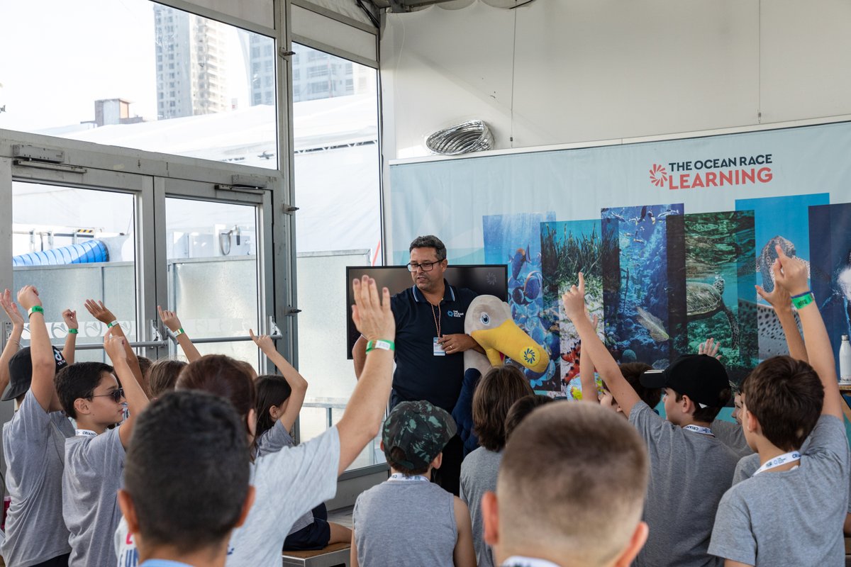 theoceanrace's tweet image. The school visits continue in the #OceanLivePark in Itajaí with hundreds of children and teenagers coming to visit the village, see the boats and get a taste of our #LearningProgramme.
Find out more here 👉 bit.ly/3GIO4hc 

#TheOceanRace