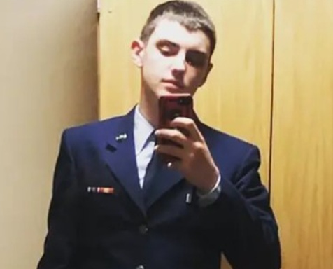 Arrest after classified docs leak.

AG Garland: "Today, the Justice Department arrested Jack Douglas Teixeira in connection with an investigation into alleged unauthorized removal, retention, and transmission of classified national defense information." justice.gov/opa/speech/att…