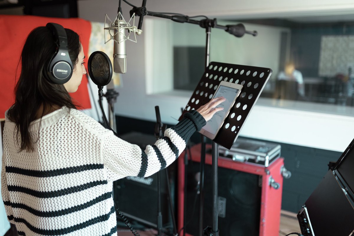 SotracOficial's tweet photo. Teníem moltes ganes de compartir HERÈNCIA amb vosaltres i us estem molt agraïts per la rebuda que li esteu fent! 💖💖💖
📸 @jordi_galderic i Débora Lightning
#música #poprockmusic #ia #stablediffusion #aiart #ai #deforum #aigeneratedart #herència #avionsdepaper https://t.co/6Jz7Xqrl8F