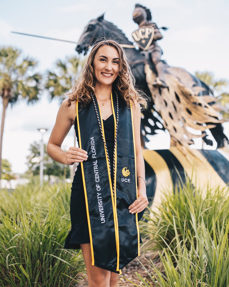 In honor of #UCFDayofGiving, I’m sharing a couple of my favorite grad pics taken by none other than @CFKvatekPhoto 🤩

Also… give to @ChargeOnFund today!! 🫶