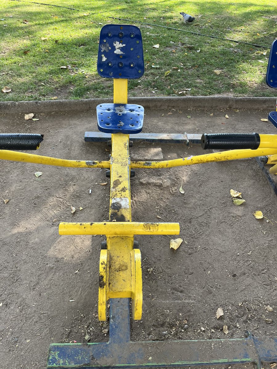 firubila's tweet photo. @MuniNunoa la #plazaaugustodhalmar en paupérrimas condiciones, juegos infantiles desarmados, máquinas ejercicios asquerosas, La lona con hoyos. Hemos denunciado los vecinos y no pasa nada https://t.co/9gMIVTrbtU