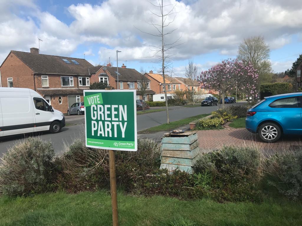 These signs are popping up across Kenilworth...despite the windy weather. This is St John's. #GetGreensElected @leamgreens