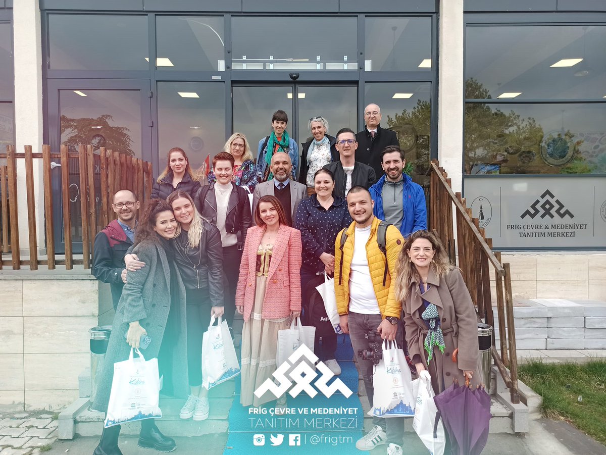 T.C. Kültür ve Turizm Bakanlığı ve TGA işbirliğiyle Kütahya İl Kültür ve Turizm İl Müdürlüğü vasıtasıyla ilimizde misafir edilen Moldova, Rusya, Almanya, Sırbistan ve Polonya'dan gelen basın mensuplarını Frig Çevre ve Medeniyet Tanıtım Merkezi'mizde misafir ettik. 😎

#FrigTM