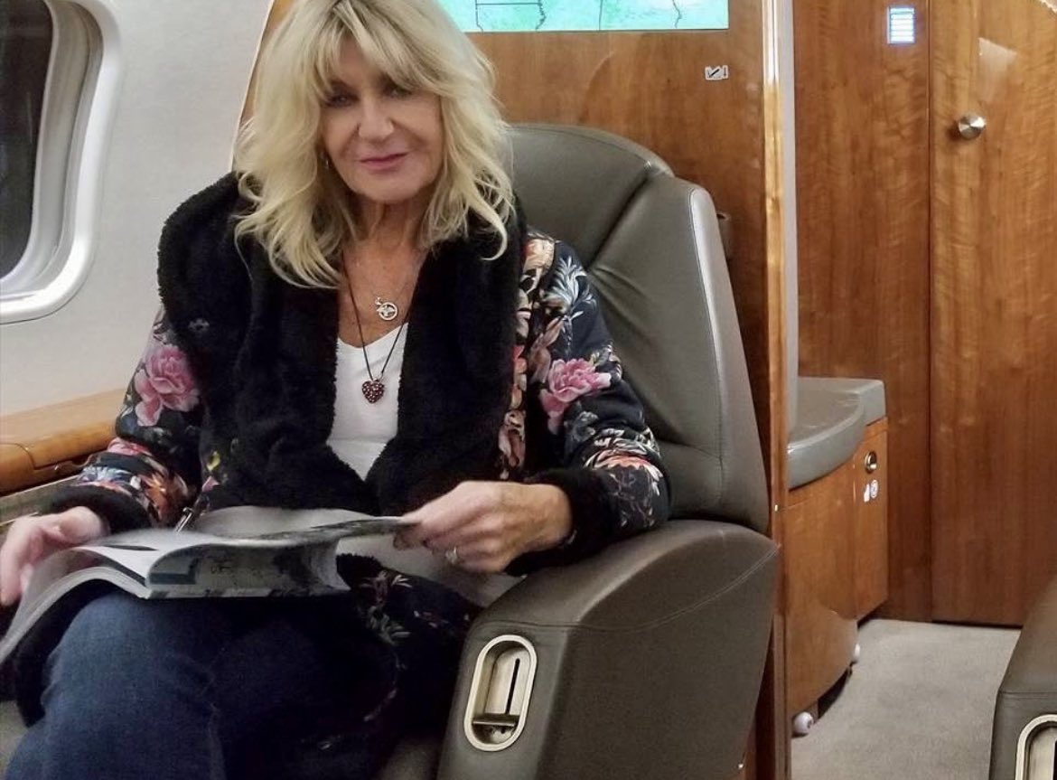 She aged like fine wine… 🕊️ #tbt to the Buckingham McVie tour in 2017 🕊️ #throwbackthursday #buckinghammcvie #christinemcvie #fleetwoodmac #tourlife #finewine