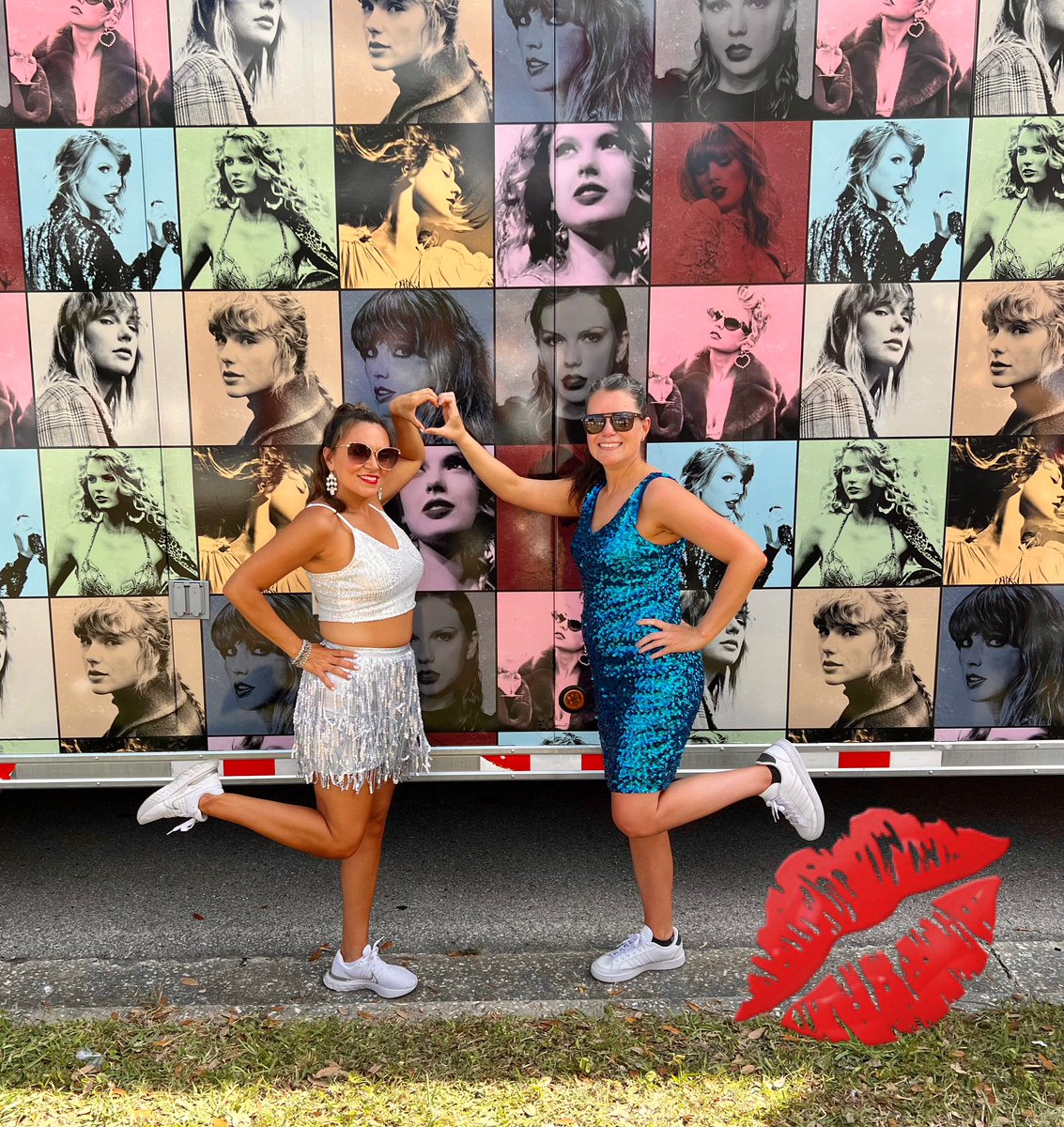 KristenHosman's tweet photo. We made it! @taylorswift13 #section314 https://t.co/LPilpRtDui