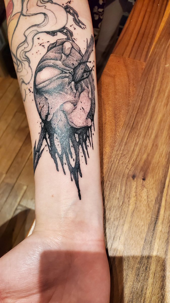 New tattoo faisant référence au manga Berserk adapté à mon goût 😄 par remy noireaugure basé à Limoges