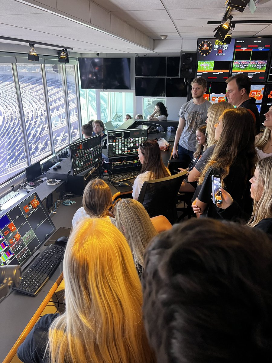 MrsE_MHS's tweet photo. What a great opportunity to help chaperone the video field trip to the Bengals stadium! @MrsJMadeira @MadeiraSchools https://t.co/Ft4ZA2pZgA