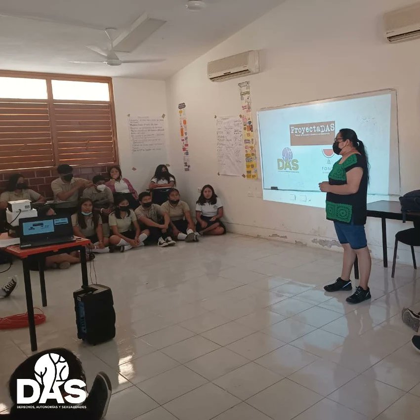 DAScancun's tweet photo. En el telebachillerato de la comunidad de San Angel se llevó a cabo la presentación de cortometrajes y difusión de #ProyectaDAS3aEdición
Se reflexionó sobre el trabajo de cuidados y doméstico no remunerado que realizan las mujeres en el ámbito comunitario.
#ProyectaDAS https://t.co/IdeHhH6BH1