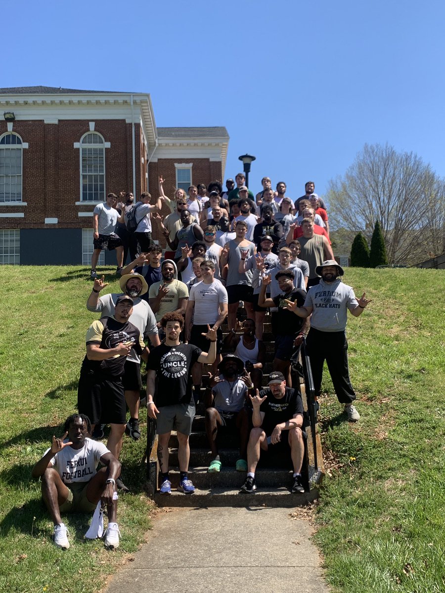 thetruAK's tweet photo. Ferrum College Day of Service!
Proud of this group, each and every day they are living #BAM2
𝔸𝕓𝕠𝕧𝕖 𝔸𝕝𝕝 𝔼𝕝𝕤𝕖... #LIT
🤟🏽🤟🏽🤟🏽 https://t.co/KlCjAbWF7R