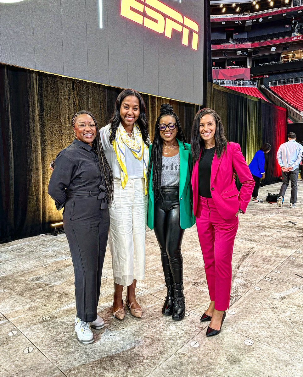 DW_SportsExec's tweet image. Thank you @blacksportsbiz for giving us a platform to use our voice and contribute to opening the door for more black women leaders in sports.

“In the future, there will be no female leaders. There will just be leaders.” —Sheryl Sandberg