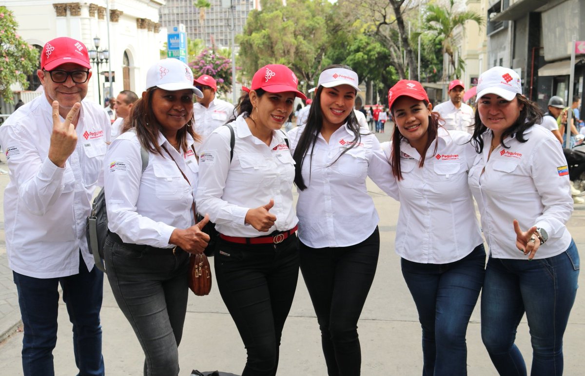 pequivenjose's tweet photo. La clase trabajadora petroquímica del oriente del país dice presente en la gran movilización nacional, en conmemoración del abril victorioso, que reafirmó el proceso revolucionario que hoy sigue a pasos agigantados.

#RebeliónCívicoMilitar
@TellecheaRuiz 
@delcyrodriguezv https://t.co/MQbVbaQ1kf