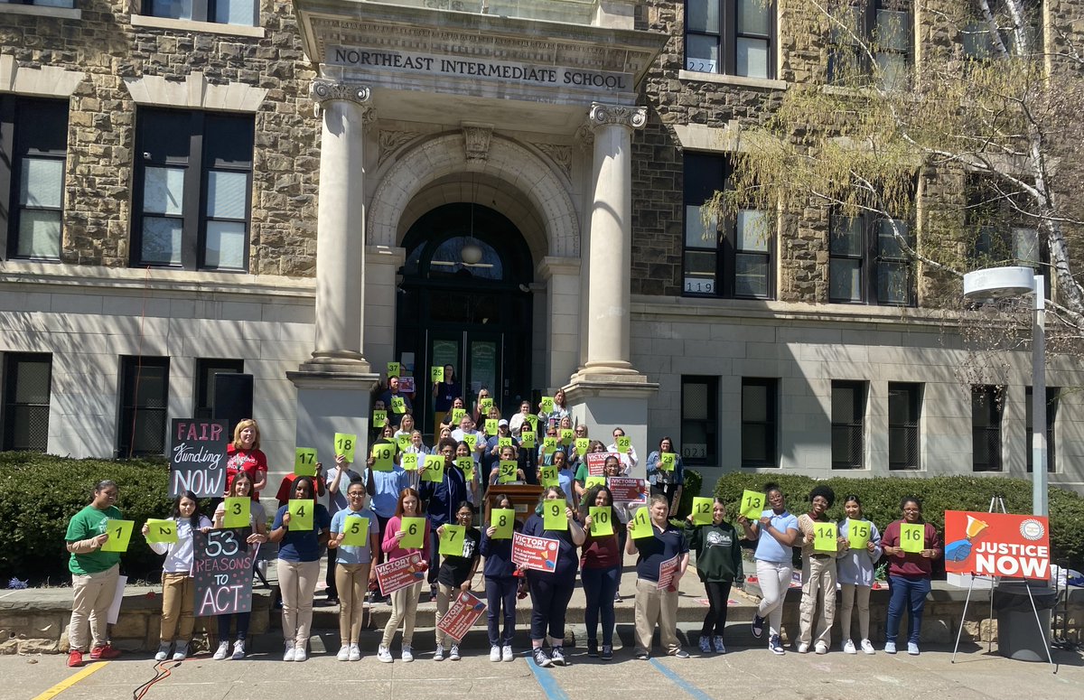 EdVotersPA's tweet image. 7th and 8th graders at Northeast Intermediate School in Scranton have 53 reasons for fair funding! #WeWorkforFunding @mrshollymeade