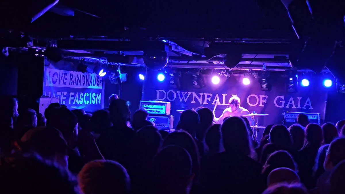 Was für eine Power #downfallofgaia im #Bandhaus in #Leipzig