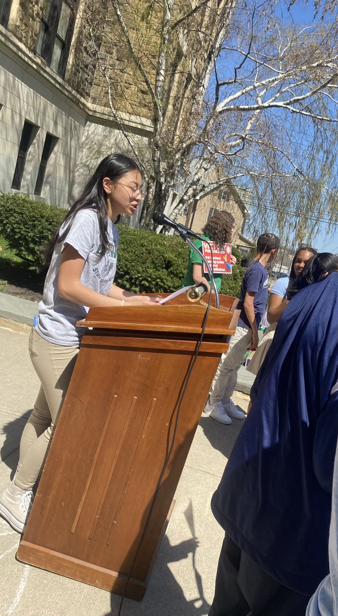 EdVotersPA's tweet image. 7th and 8th graders at Northeast Intermediate School in Scranton have 53 reasons for fair funding! #WeWorkforFunding @mrshollymeade