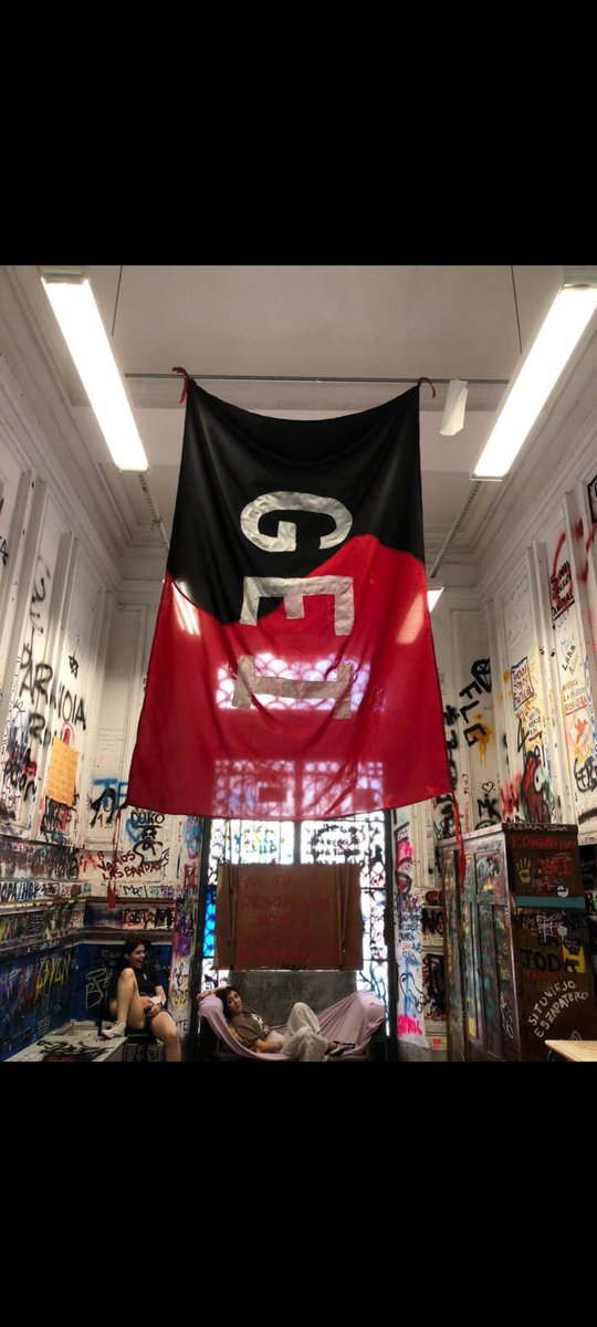 pdasilve's tweet image. El IAVA es la principal obra del Arq. Alfredo Jones Brown (1876-1950), un gran constructor de escuelas y liceos que este año será homenajeado en el Día del Patrimonio. Así está el espacio que el gremio de estudiantes considera suyo. Privatización y daño a lo que es de todos.