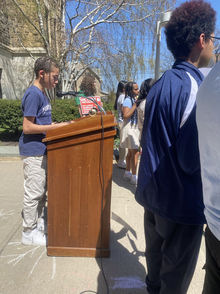 EdVotersPA's tweet image. 7th and 8th graders at Northeast Intermediate School in Scranton have 53 reasons for fair funding! #WeWorkforFunding @mrshollymeade