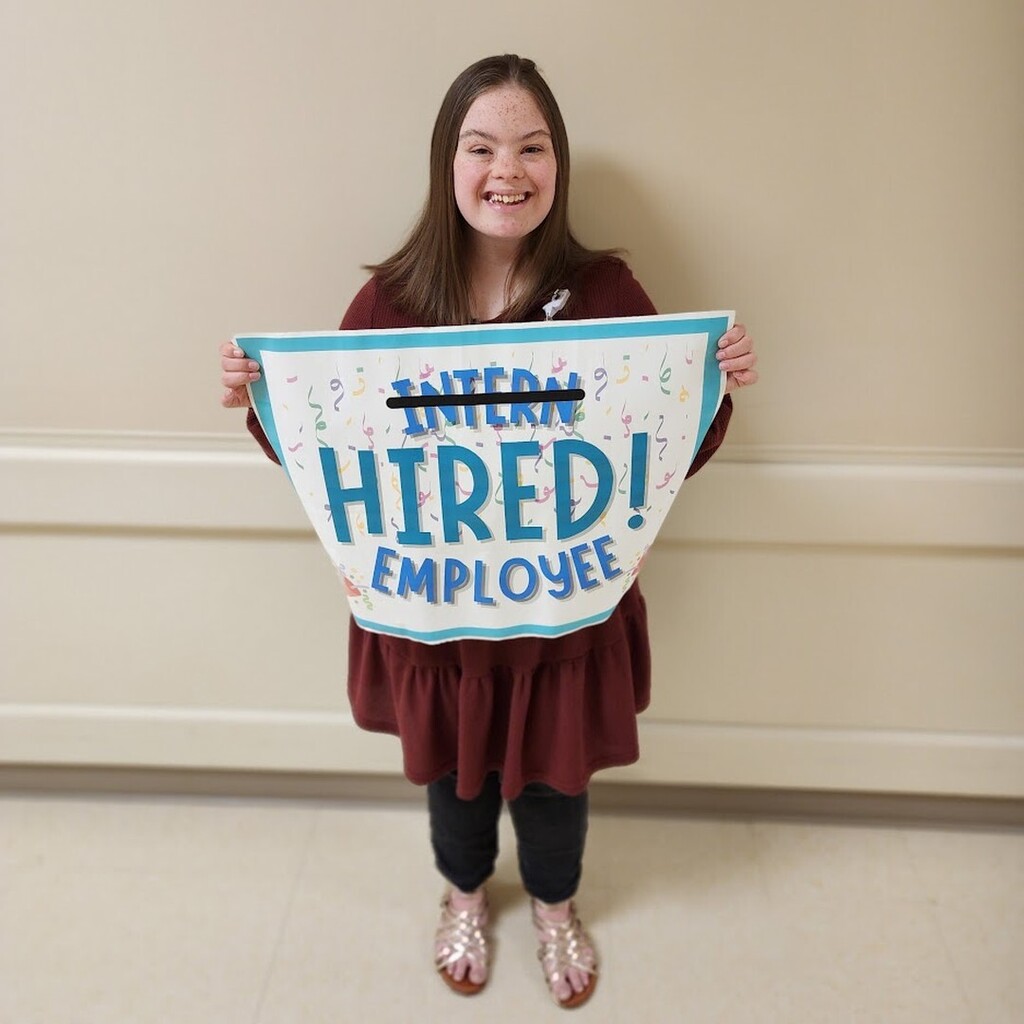 CSISDprojSEARCH's tweet image. LOREN! IS! HIRED! 👏🥳🎉

Loren completed internships in the Guest Services, Registration, MedSurg, and Physical Therapy departments here at Baylor Scott &amp;amp; White Health! He has accepted a position with H-E-B! She will also be volunteering here at BSWH as well! 

Congrats, Loren…