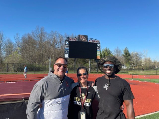 Pretty special… @0Brem showing up to a @napls_ms track meet to congratulate Jett (8th) for breaking his 200&400m records.  🏆🏆 @napls_athletics @EagleBackers @napls #eaglefamily #buildrelationships #theycomeback #proudcoach #100herewecome