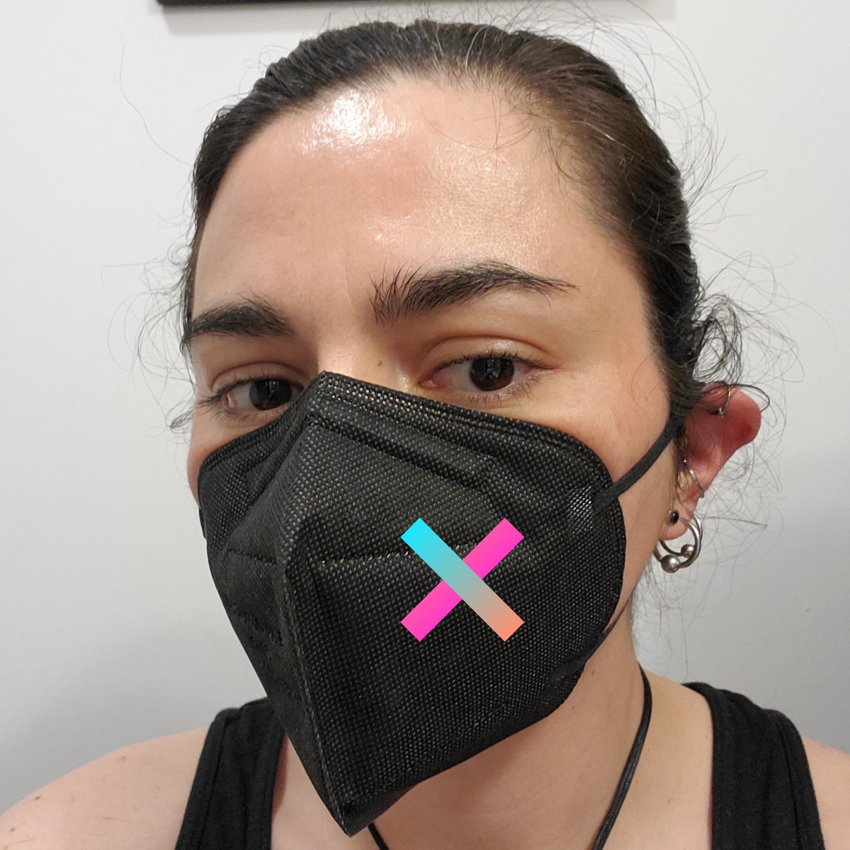 sleepyknave's tweet photo. I've seen a lot of this sort of mask wearing in the selfie trend.
Does the bridge of your nose have a corner? NO!
When you leave that crease in, you're leaving a gap that COVID can enter! See it in the profile?
But it's the shape, right? What can you do?
Here's an easy fix.🧵 https://t.co/dRB257yOSi