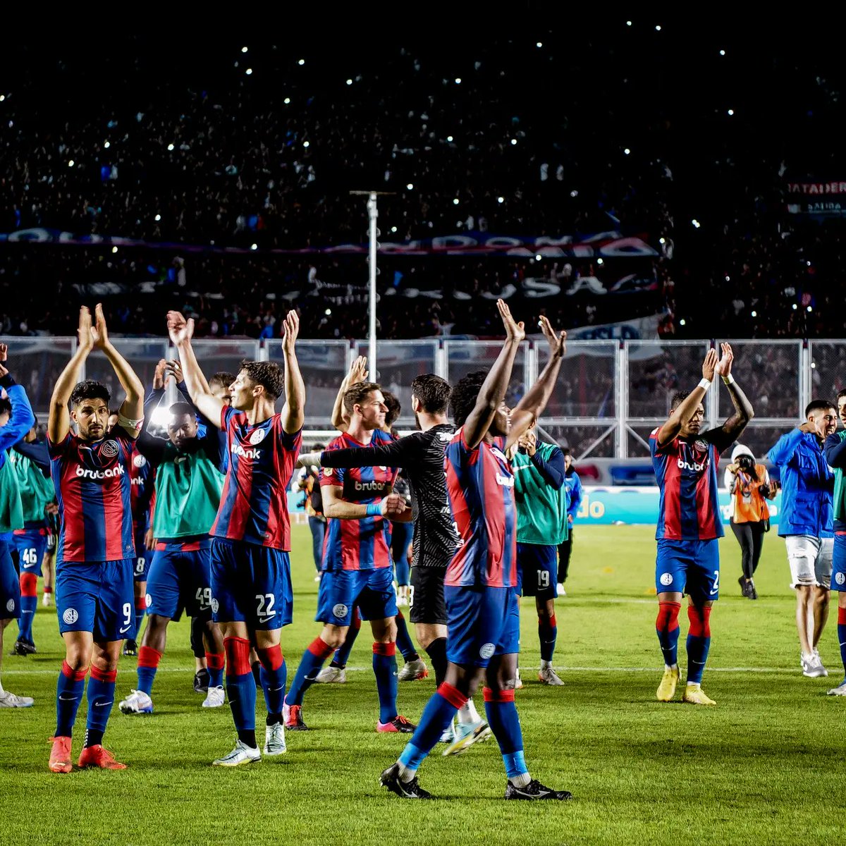 Victoria importantísima en el clásico para llevarnos los 3 puntos👏. Gracias a toda la hinchada por el apoyo❤️💙. #VamosCiclón