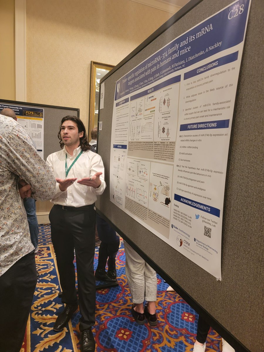 Nackley_Lab's tweet image. PhD candidate @Nathaniel__H deep in conversation about the mechanistic role microRNAs play in the development of chronic primary pain conditions in humans and mice ! #USASP2023 #USASP
