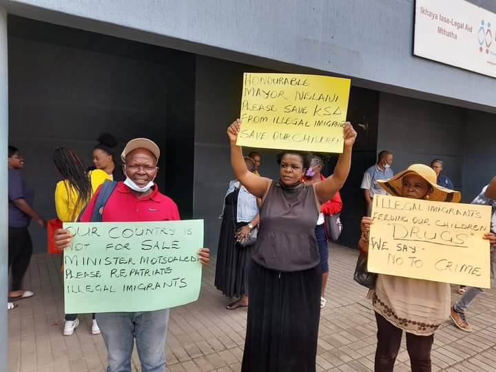 maphulumpana's tweet photo. Can #TanzanianSAPS be temporal contracted maybe 6 Month into #South_Africa to Arrest, Deport Illegal Immigrants 🤔 Safety First 🤔#gaytonMckenzie #SA_ID #Home_Affairs #Thabo_Bester #SAPS #The_ANC #ActionSA #South_Africans @SAPoliceService @SANDF_ZA @IPID_ZA @MbalulaFikile https://t.co/R5dCgmnH0S
