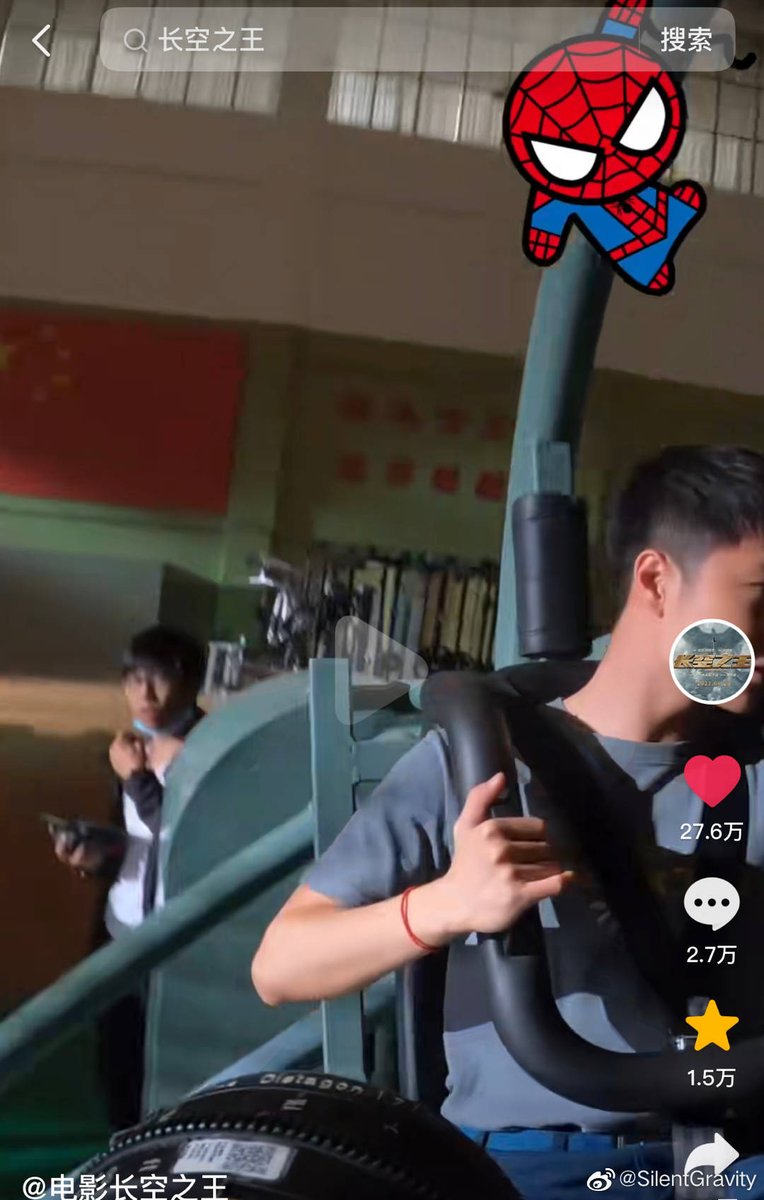 Wang Yibo bildiğiniz gibi; Test Pilotlarının mini atkuyruğu yapmak için kırmızı saç tokası kullanmak gibi bir ritüelleri var😆karavanda mini at kuyruğu ve Lei Yu'nun (Yani Yibo'nun) da bileğinde saç bandı taktığını gördükkk -Yibo'ya ters hareketler bunlar ağa ffghjggfghkkgjhffh