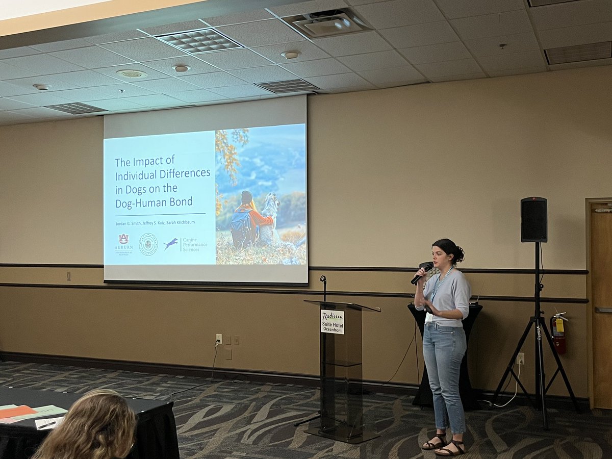 We are at #CO3_2023 this week! Kicking off with two excellent talks from our lab on the dog-human bond by Jordan Smith and inattentional blindness by Emma Cox 🐶