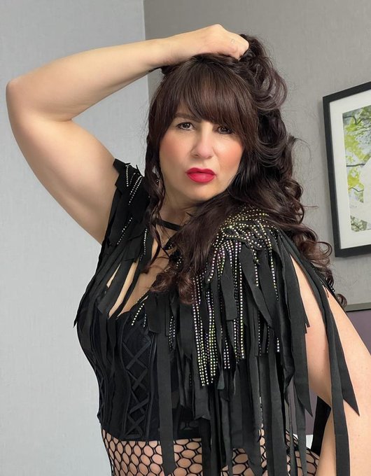 Good Evening My Naughty Family. I hope you're all UP for some entertainment? If so, come see me at.. https://t