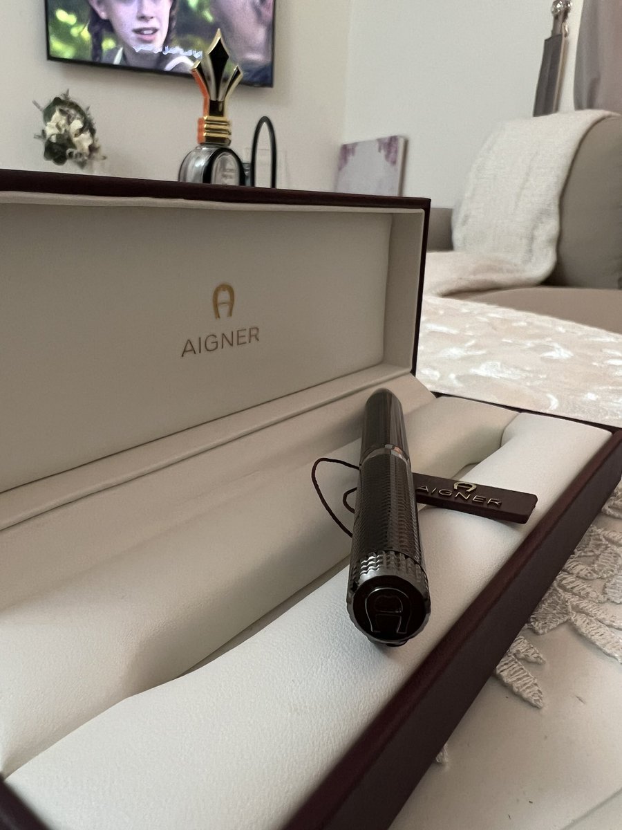 قلم اجنر راقي 💛🥺.

السعر : ٣٠ ر