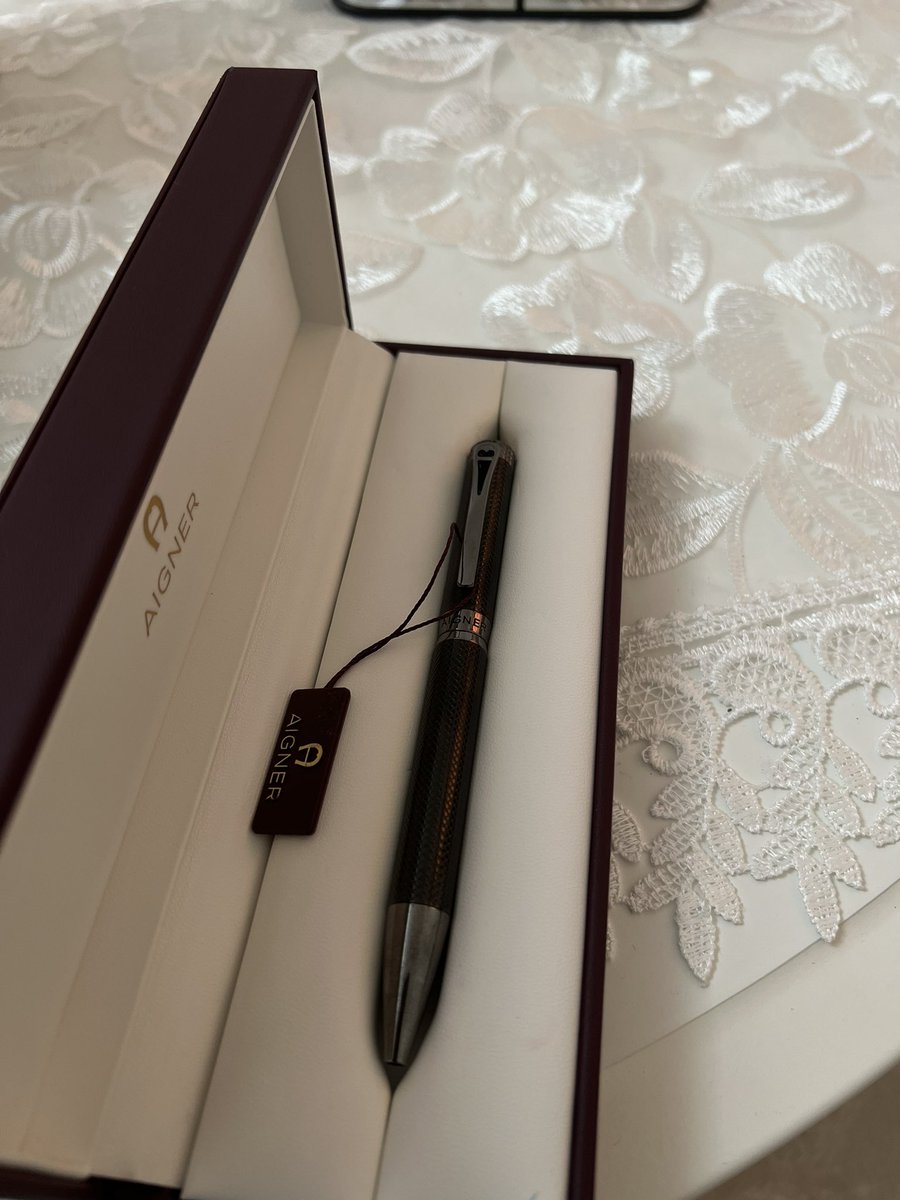 KhaloudStore's tweet image. قلم اجنر راقي 💛🥺.

السعر : ٣٠ ر