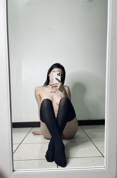 Te abro las piernas mi amor 😈 https://t.co/mAszTRck8K