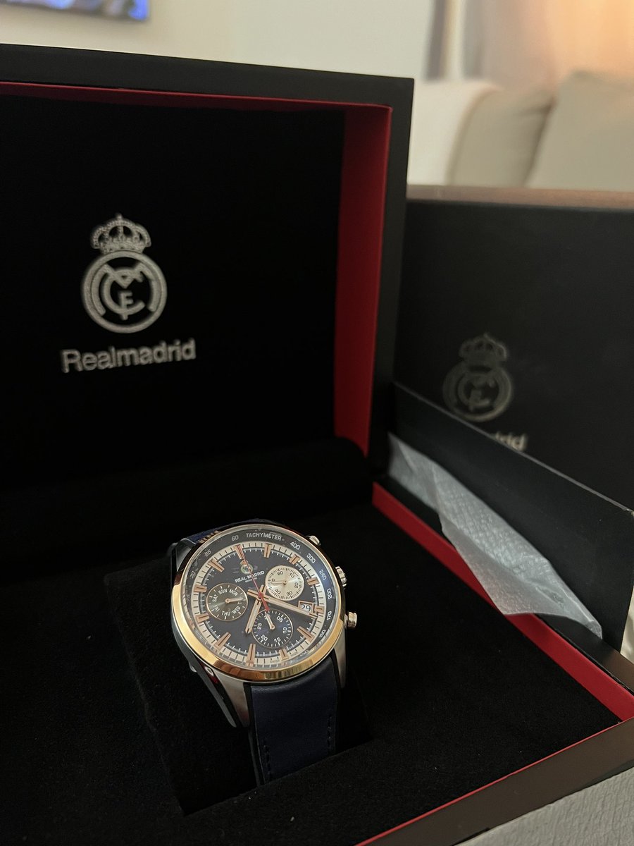 محبي ريال مدريد صوبكم 💛🥺.

السعر :٧٥ ريال .