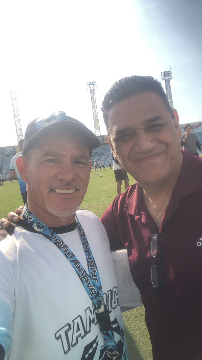 Excelente visita de un gran amigo y figura de Tampico, con una buena charla y gratos recuerdos.
Bien merecido el reconocimiento <a href="/ChatoPinedav/">Hugo Pineda</a>
“Todos los caminos llevan al Tamaulipas”