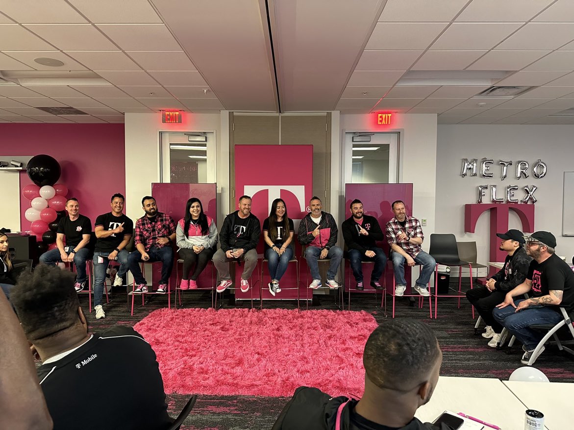 tobiastjones's tweet image. 🫶 what I do. 🫶 who I do it with!!