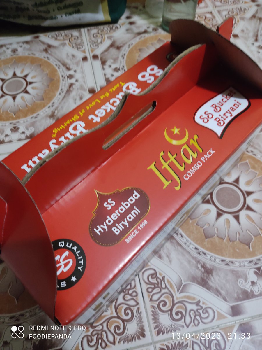realpandakutty's tweet image. ரெண்டாவது Iftar Box, வாங்கி வீட்டில் எல்லாரும் பகிர்ந்து சாப்பிட்டாச்சு!

#iftarbox #foodiepanda #உணவுகரடி #LatePost