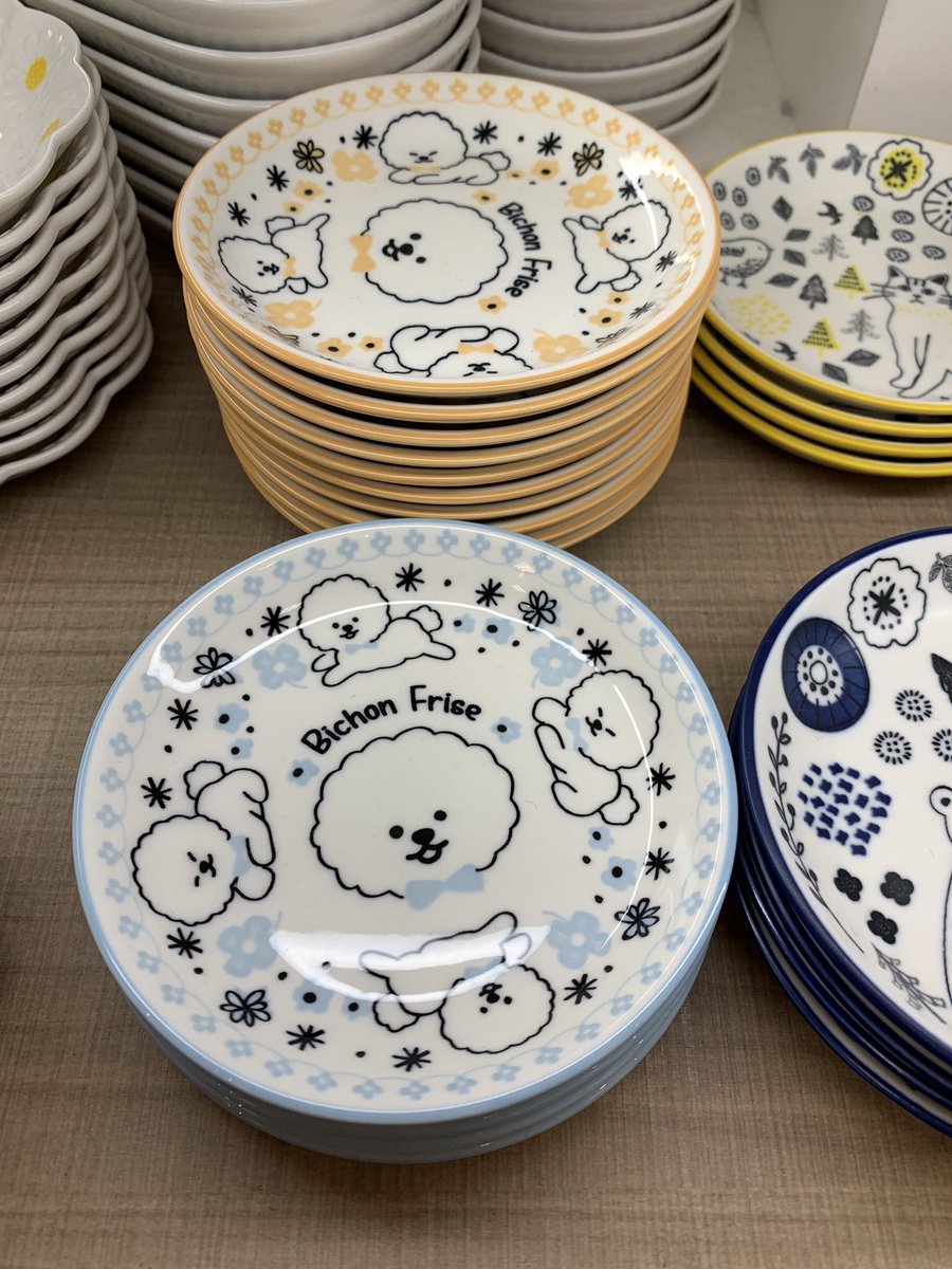 (お久しぶりです。なんてことないんですが可愛いビションのお皿を見つけたのでこちらでお知らせ🐶セリアでした。)