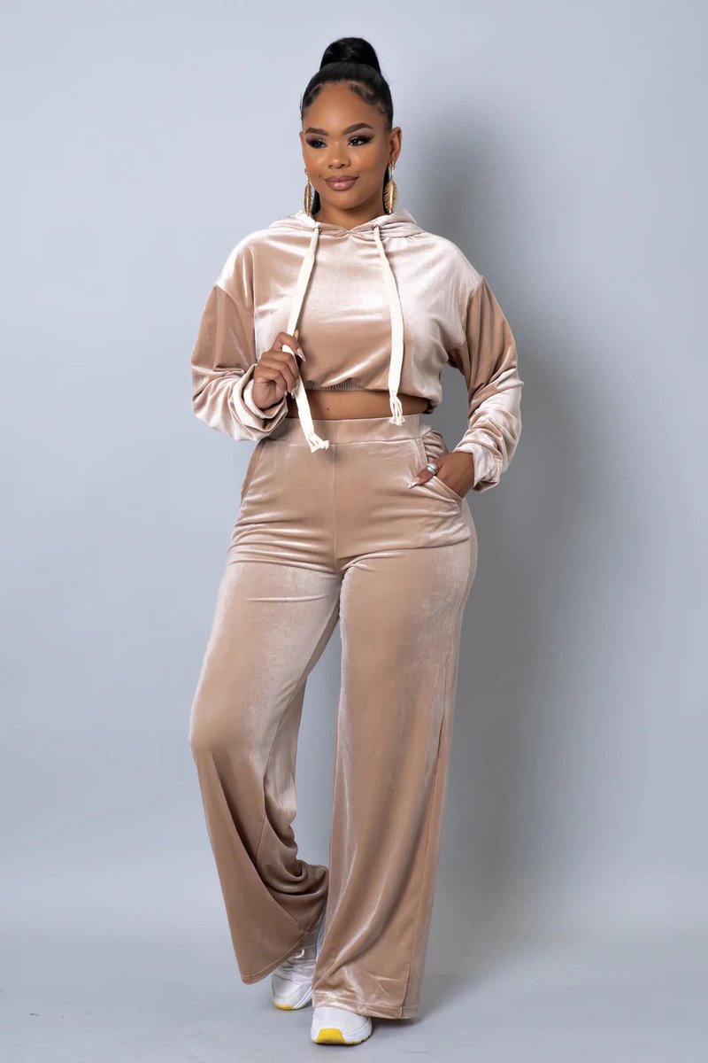 dippedbyari's tweet photo. Our “Bestie Two Piece Set” in Champagne on clearance for $25. 
Sizes S &amp; M 
#baddieset #bestfriendset #womensboutique #boutique 

https://t.co/QOzz8VHXum https://t.co/bbojHlkag0