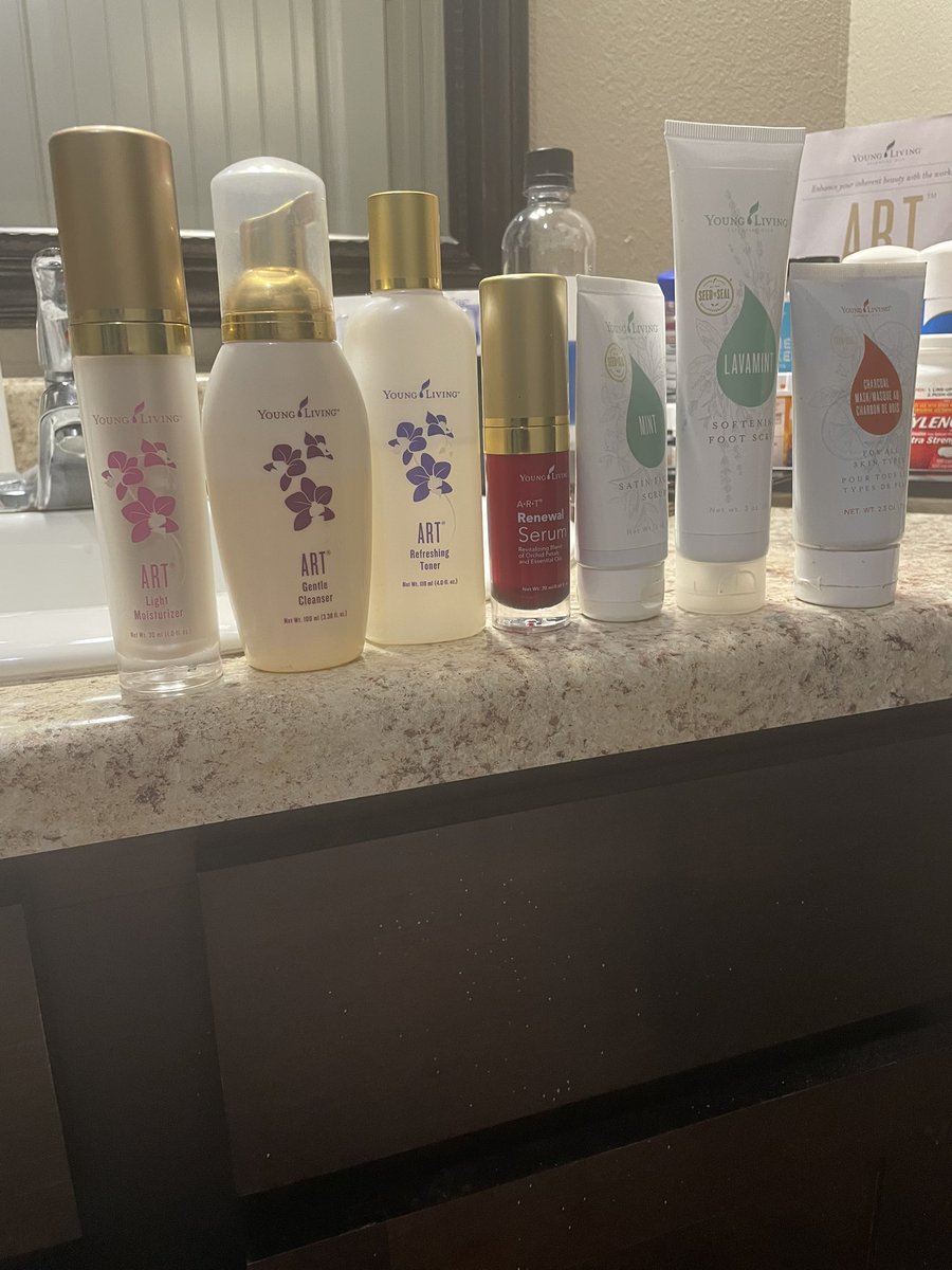 pember_emily's tweet photo. Time for some #selfcare ! #facecare #footcare #facemoisturizer #facemasque #facemask #washyourface @youngliving #youngliving #younglivingessentialoils https://t.co/aR2mXaDBOb