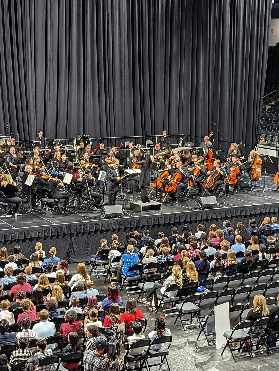 CCSDEngage's tweet photo. The @HendersonSymph introduced 2,000 students to all sections of the orchestra as they listened to a charming story, narrated by @bowtienate8, while the instruments came alive.
.
.
@cityofhenderson @ClarkCountySch @CcsdParents #WeAreCCSD #CCSDCommunity #CCSDEngage https://t.co/6mzgmtZ4ot
