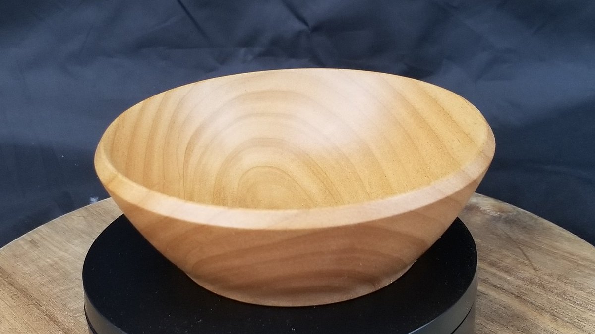 PiedraDesigns's tweet photo. Alder bowl. 5½" diameter x 1⅞" high. Finished with Ack's Abrasive Paste and Ack's Polish/Restoring Paste.
Video of the project is available on Piedra Designs channel on YouTube and Rumble. https://t.co/xPNwZjs82P