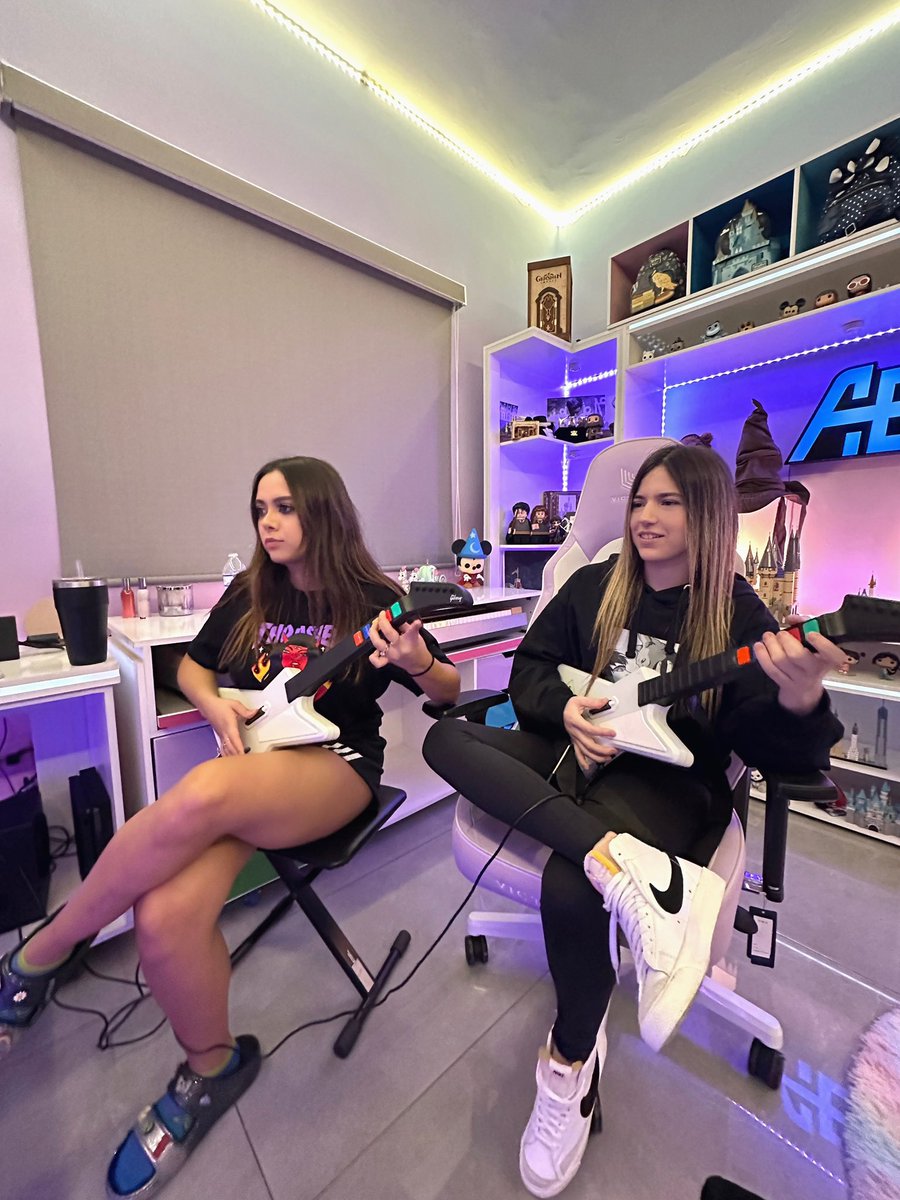 amablitz's tweet photo. Ayer @samyriveratv me tocó La Cucaracha 🎶 https://t.co/mEDMOxzhaW