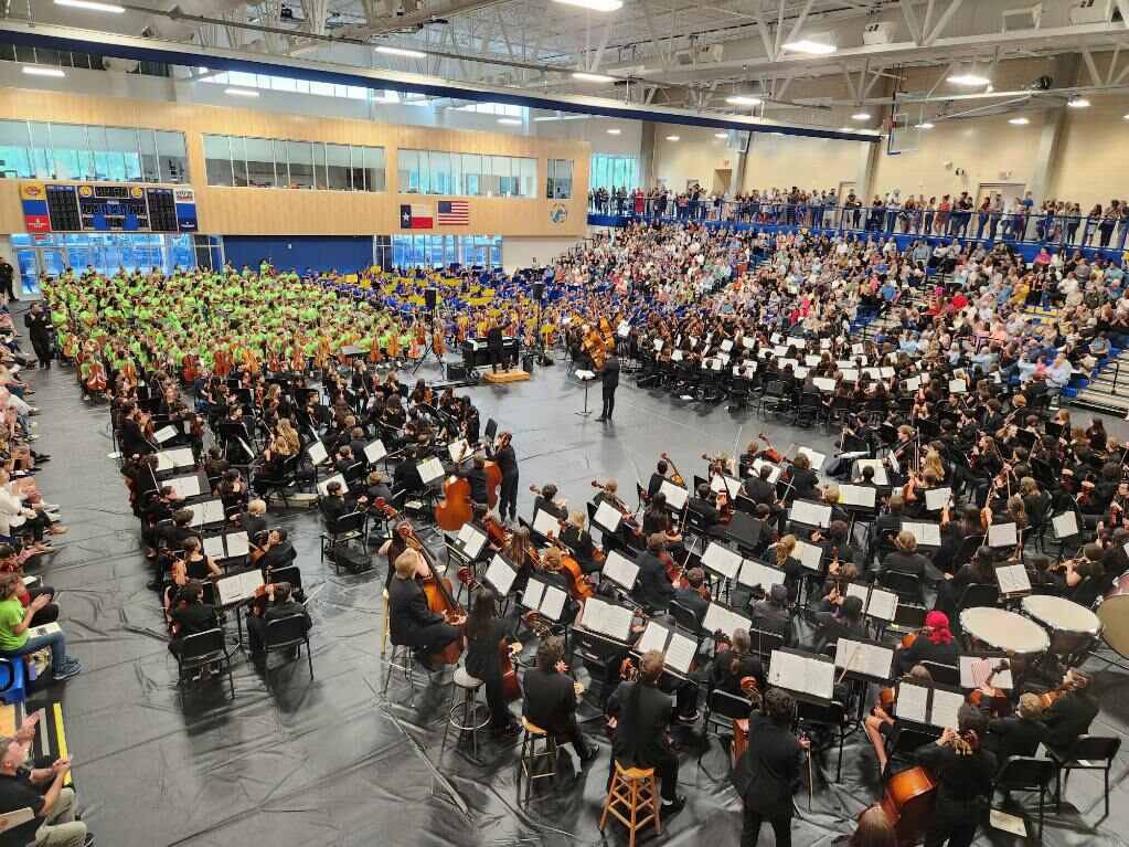 Celebrating 50 years of strings with almost 700 musicians in the MuleDome! There’s #NoPlaceLikeAHISD!! 💛💙