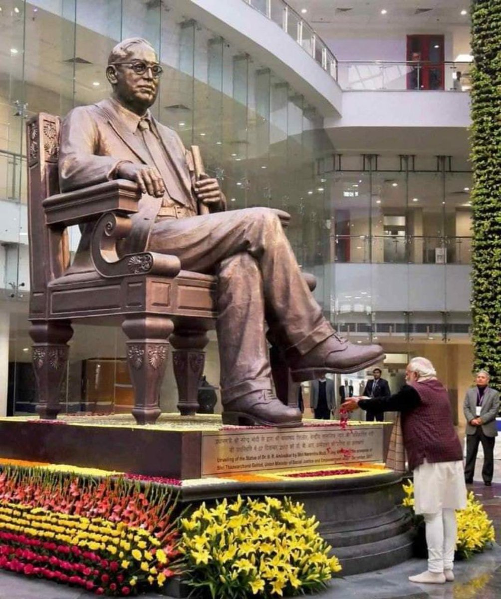 ctnKumar0709's tweet photo. 🇮🇳યુગપુરુષ,મહામાનવ,વિશ્વરત્ન,વિશ્વ જ્ઞાનપ્રતિક,ભારત રત્ન,મહાન અર્થશાસ્ત્રી,સ્ત્રી-મુક્તિદાતા,કર્મચારીઓના સાચા હિતેચ્છુ,ભારતના બંધારણના ધડવૈયા,રિઝર્વ બેન્કની સ્થાપના કરનાર,કાયદાશાસ્ત્રી,બોધિસત્વ ડૉ.બી.આર.આંબેડકર બાબાસાહેબના જન્મદિવસે મારા સૌ વ્હાલાં મિત્રોને ખુબ ખુબ શુભેચ્છાઓ https://t.co/gKsm3YXLUC